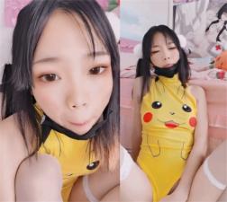 小山饰有皮肤，小孔疯狂，小孔充满了自毁的淫荡水。
